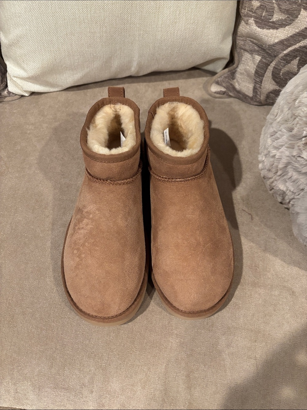 Ugg Women’s Classic Ultra Mini (Cozy Suede Shearling Ankle Boots - Chestnut)